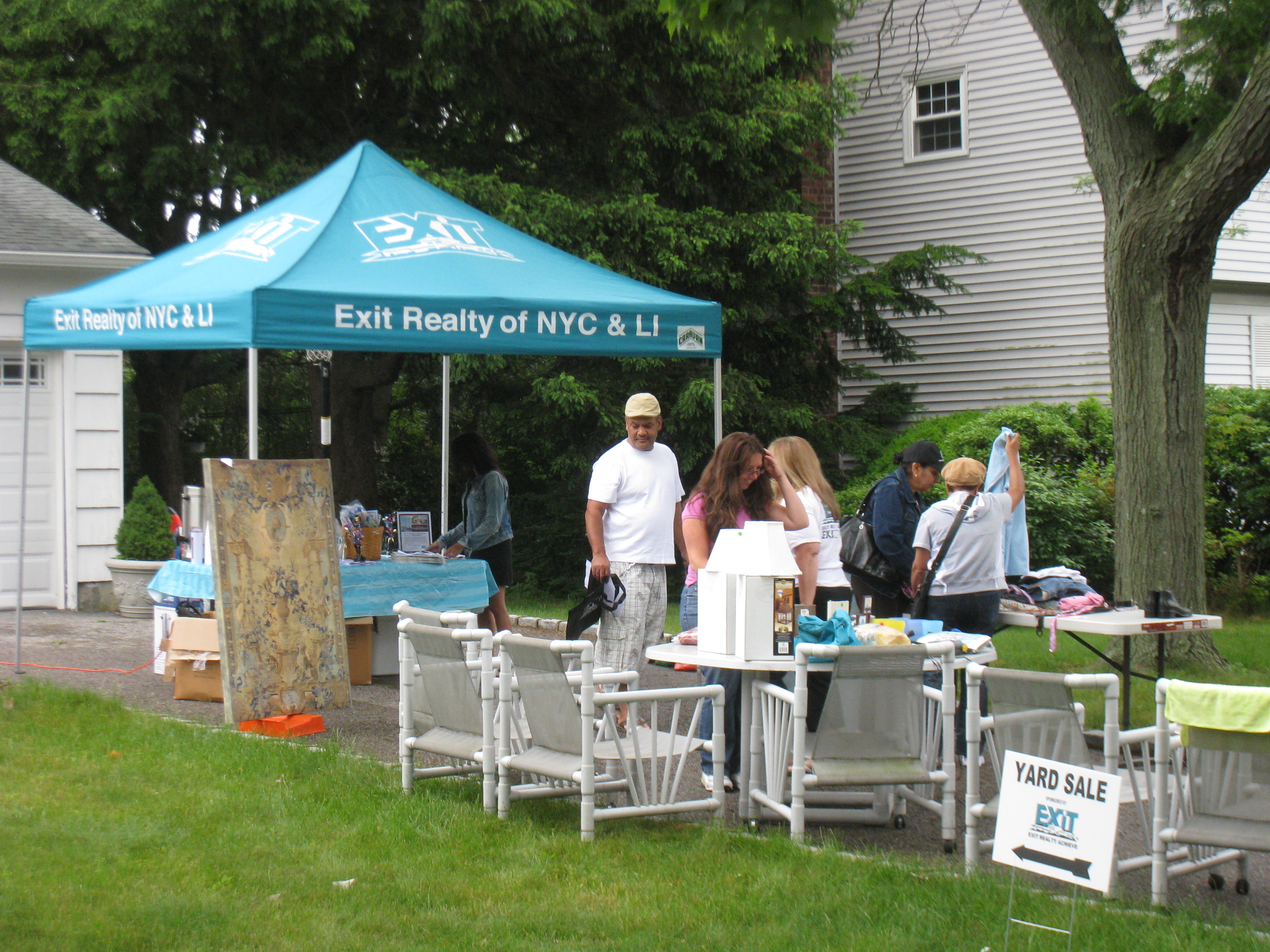 Commack NY neighborhood yard sale Commack Ny neighborhood yard sale