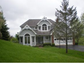 37 King Point Circle Luxury 2 story home
