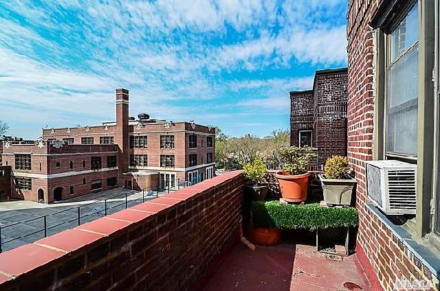 Kew Gardens: One Bedroom with Open View Terrace