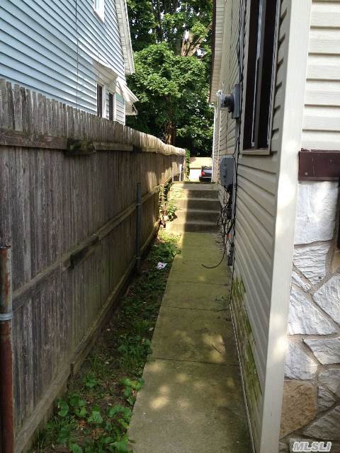 Great One Family Home in S. Ozone Park