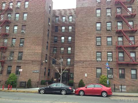 Roomy 2 Bedroom Co-op For Sale in Elmhurst